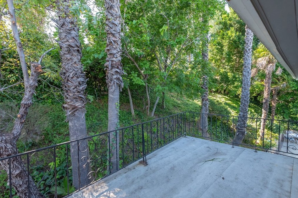 17811 Ridgeway Rd, San Fernando CA  91344-2134 exterior