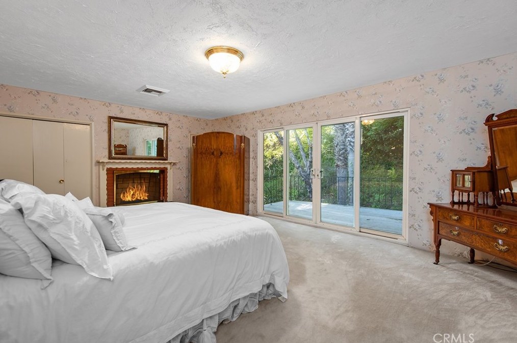 17811 Ridgeway Rd, San Fernando CA  91344-2134 exterior