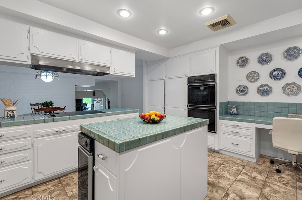 17811 Ridgeway Rd, San Fernando CA  91344-2134 exterior
