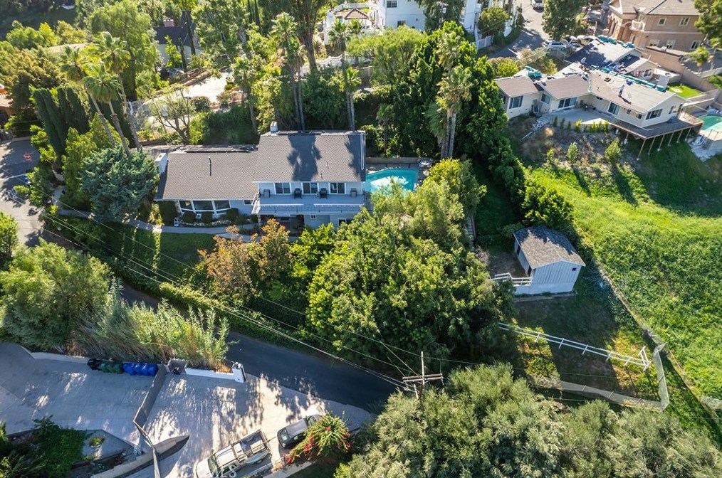 17811 Ridgeway Rd, San Fernando CA  91344-2134 exterior