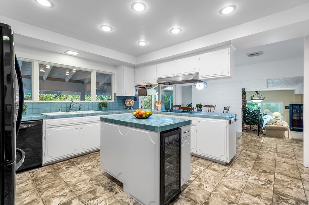 17811 Ridgeway Rd, San Fernando CA  91344-2134 exterior