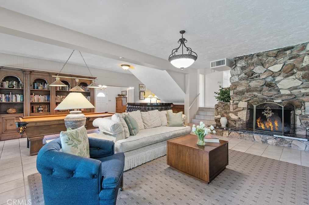 17811 Ridgeway Rd, San Fernando CA  91344-2134 exterior