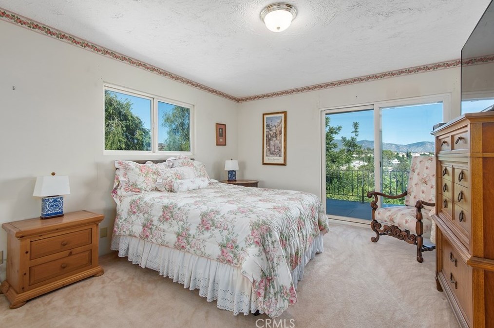 17811 Ridgeway Rd, San Fernando CA  91344-2134 exterior