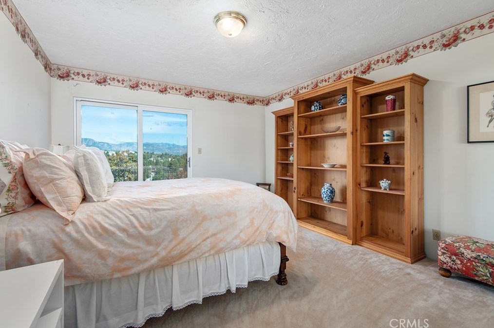 17811 Ridgeway Rd, San Fernando CA  91344-2134 exterior