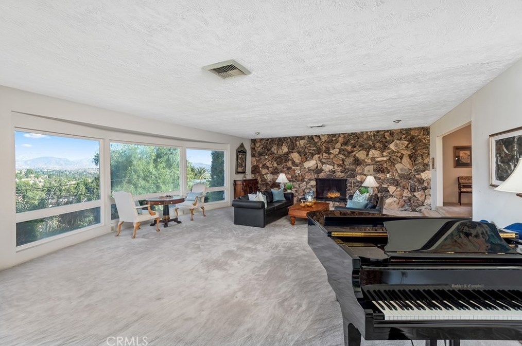 17811 Ridgeway Rd, San Fernando CA  91344-2134 exterior