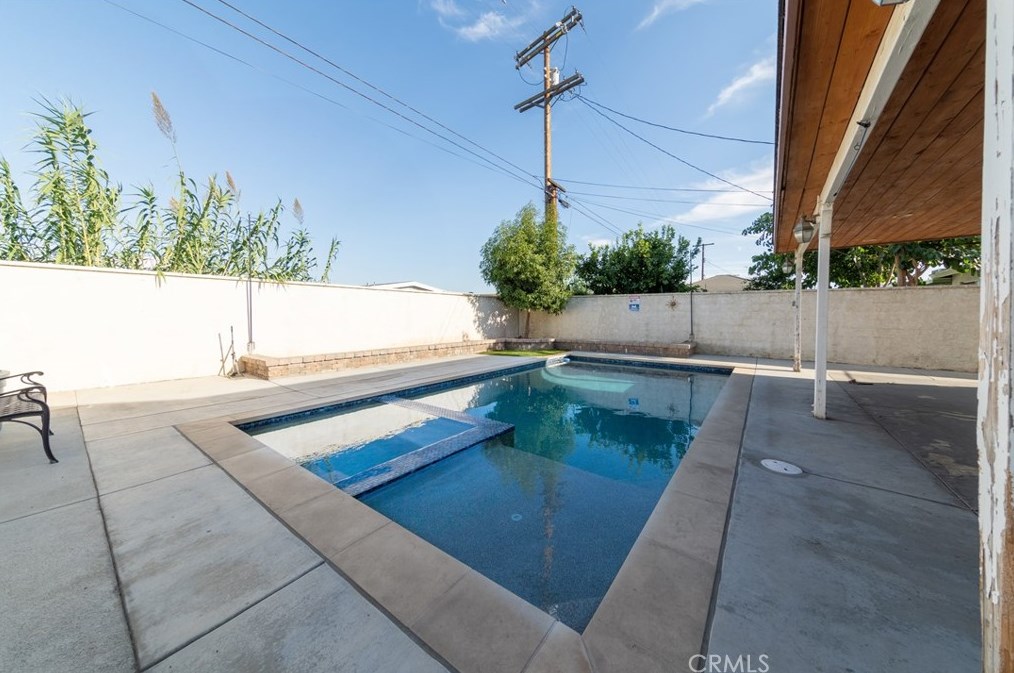 11000 Marklein Ave, San Fernando CA  91345-1330 exterior