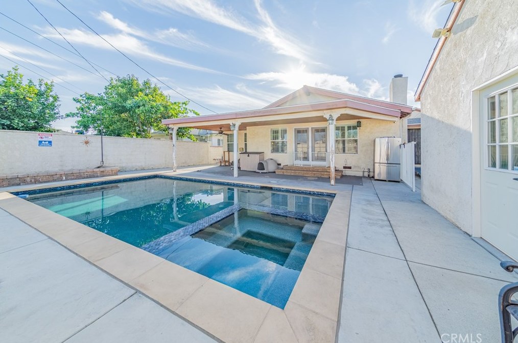 11000 Marklein Ave, San Fernando CA  91345-1330 exterior