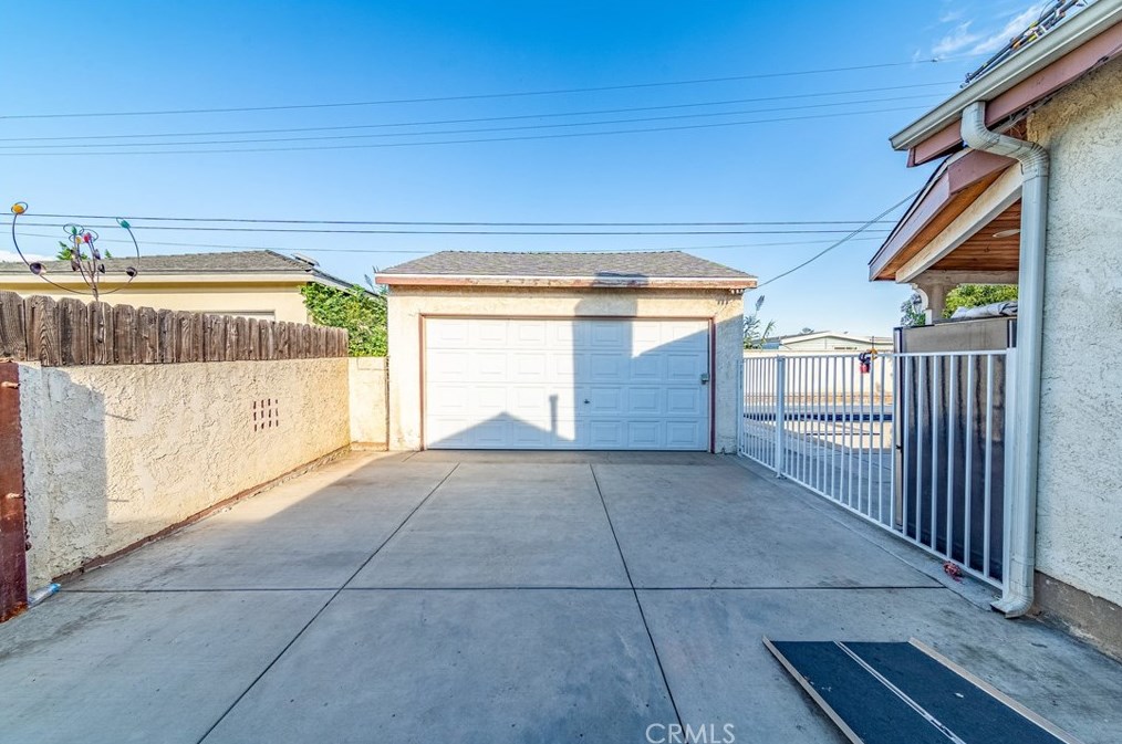 11000 Marklein Ave, San Fernando CA  91345-1330 exterior