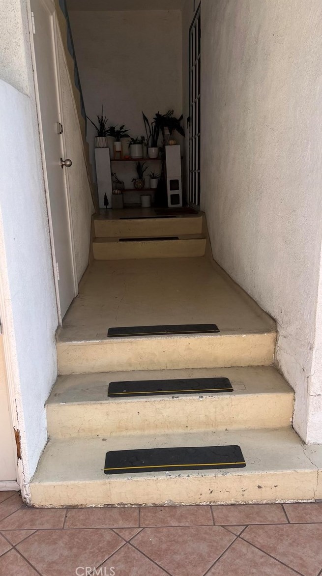 1234 Saltair Ave, Los Angeles CA  90025-1302 exterior