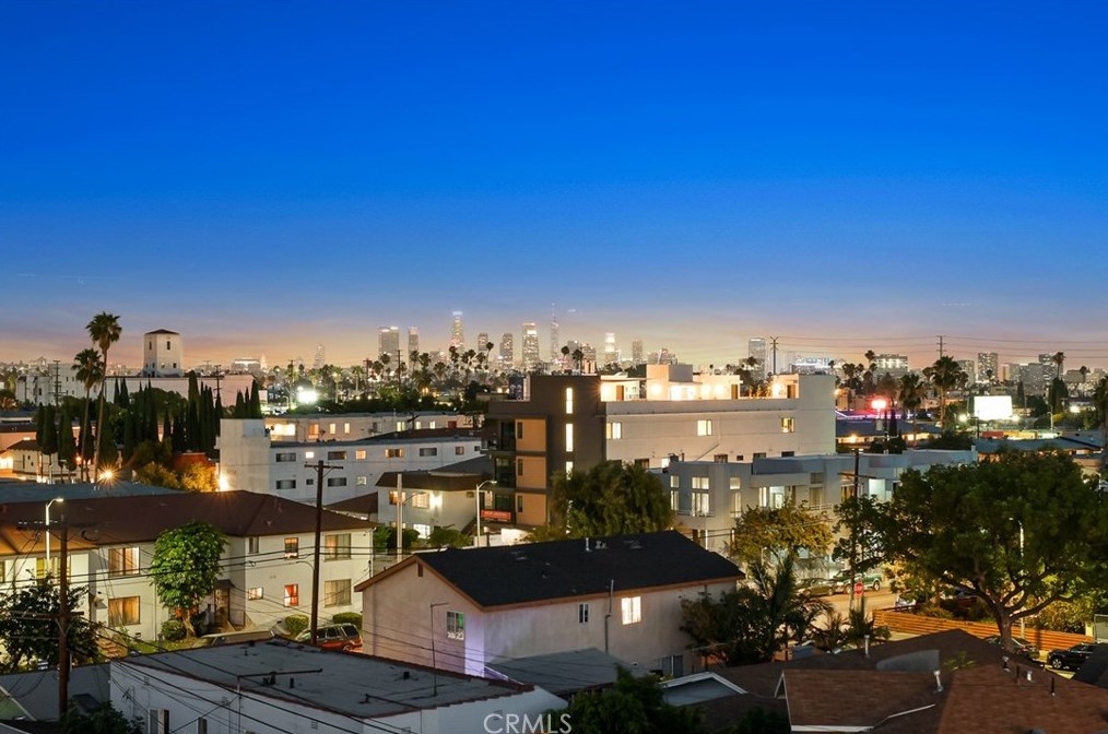 5820 La Mirada Ave, Los Angeles CA  90038-2046 exterior