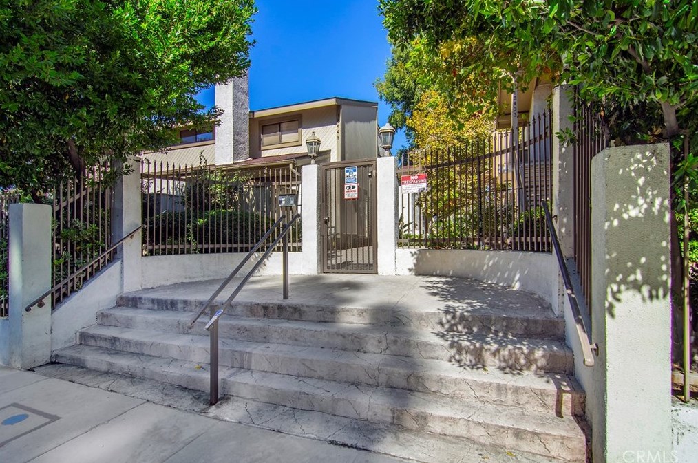 18445 Hatteras St, Los Angeles CA  91356-1957 exterior