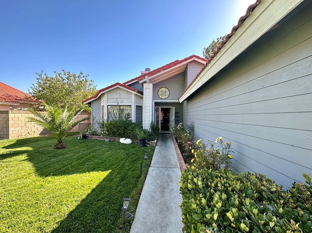 3510 Southview Ct, Palmdale CA  93550-6606 exterior