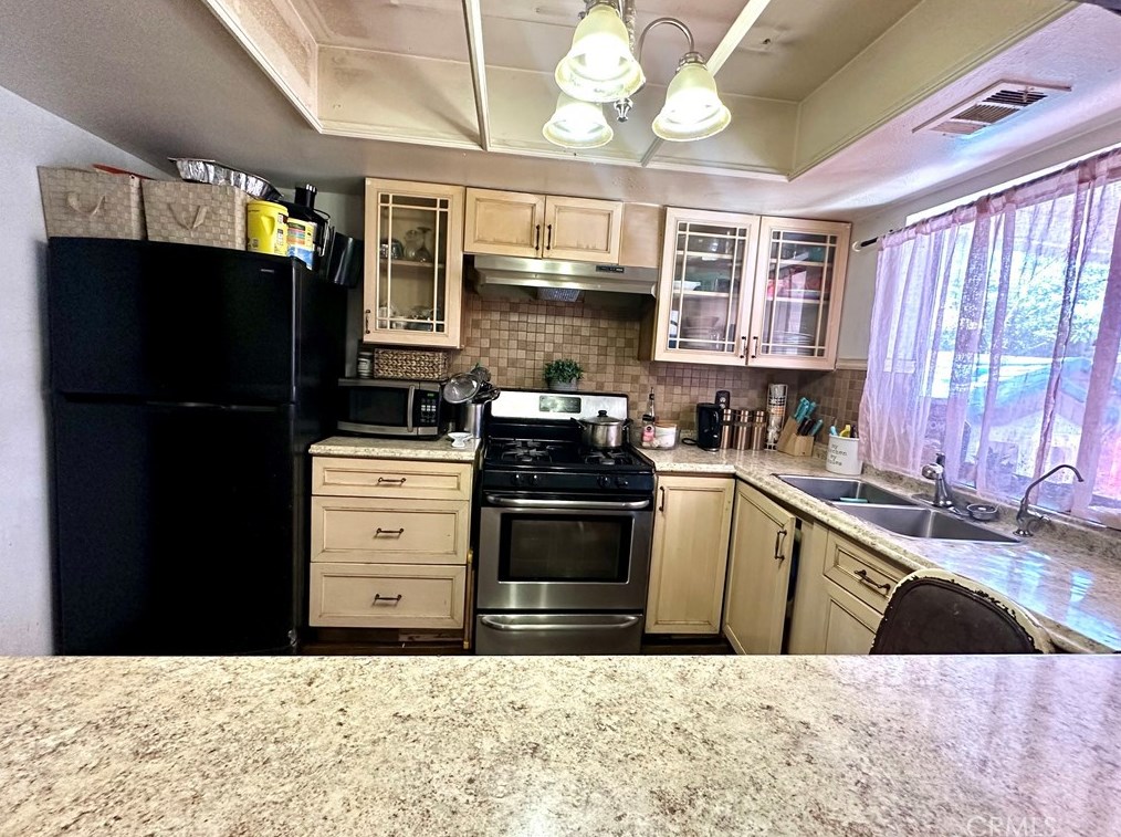 3510 Southview Ct, Palmdale CA  93550-6606 exterior