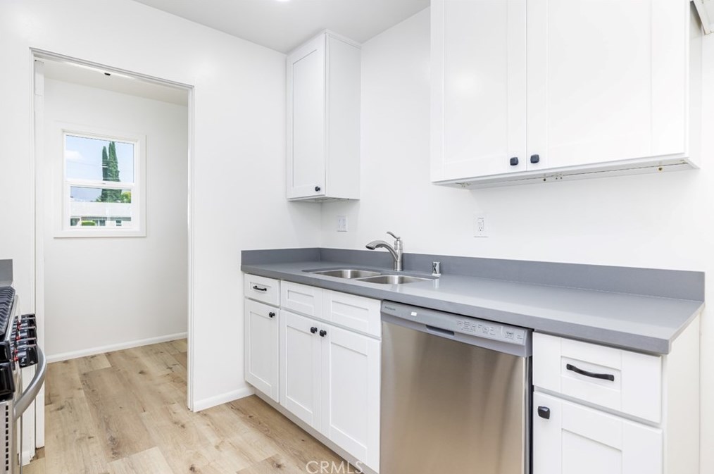 7815 Zelzah Ave, Los Angeles CA  91335-2228 exterior
