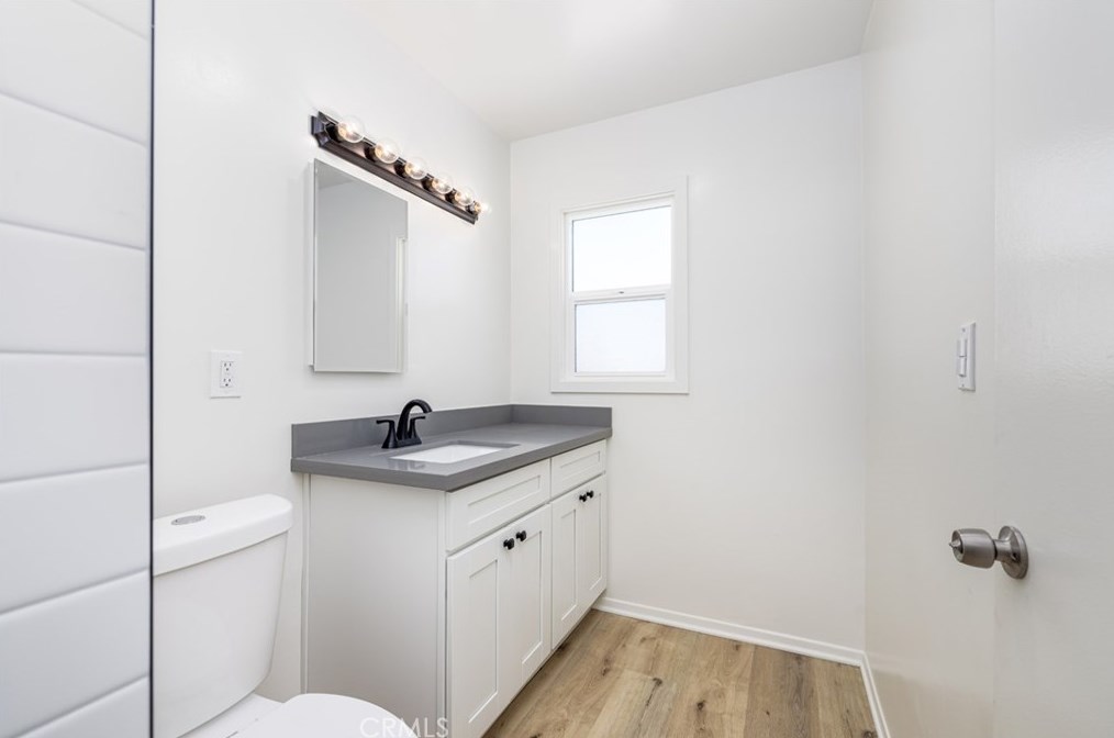 7815 Zelzah Ave, Los Angeles CA  91335-2228 exterior