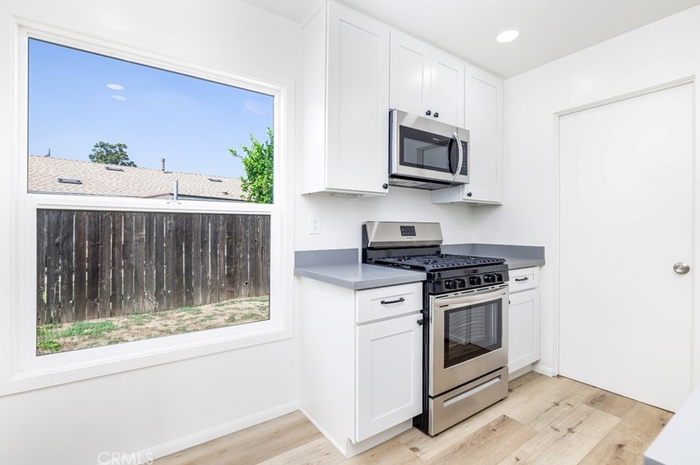 7815 Zelzah Ave, Los Angeles CA  91335-2228 exterior
