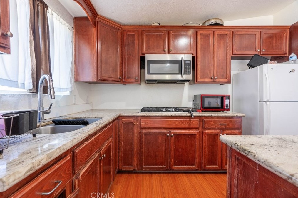 371 Fowler Ave, Pomona CA  91766-5342 exterior