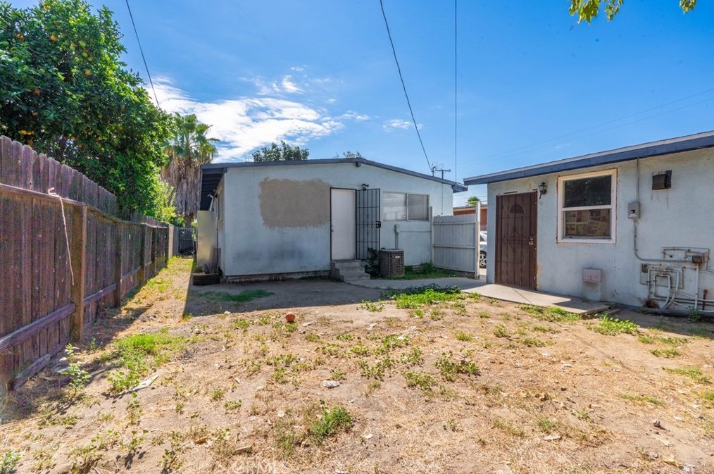 371 Fowler Ave, Pomona CA  91766-5342 exterior