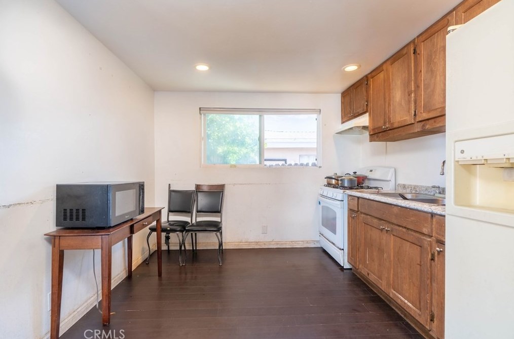 371 Fowler Ave, Pomona CA  91766-5342 exterior