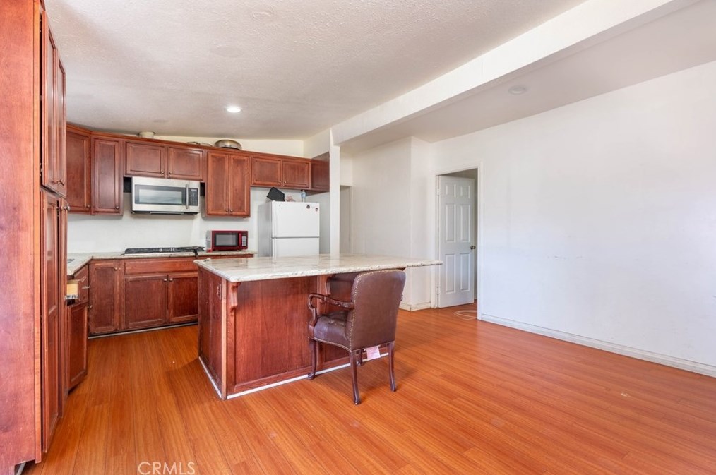 371 Fowler Ave, Pomona CA  91766-5342 exterior