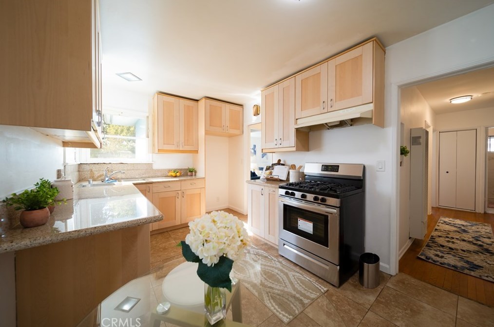 3226 Oakhurst Ave, Los Angeles CA  90034-2826 exterior