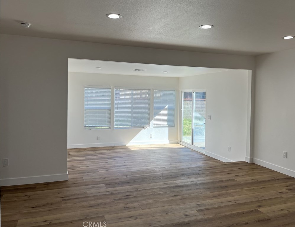 9738 Beachy Ave, Los Angeles CA  91331-5305 exterior