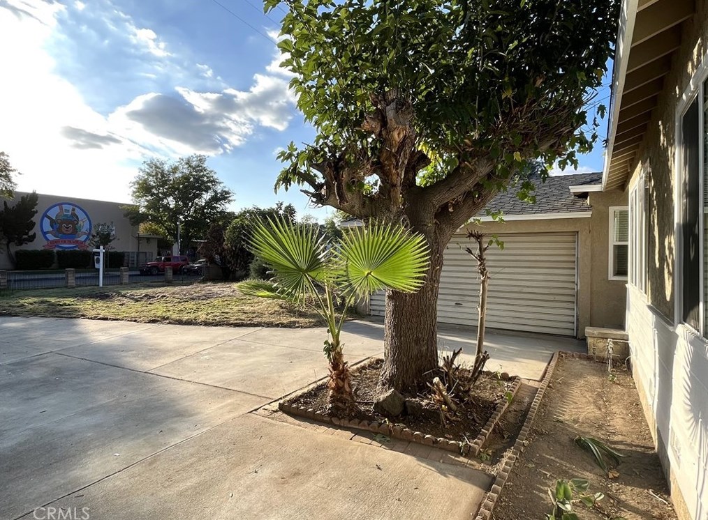9738 Beachy Ave, Los Angeles CA  91331-5305 exterior