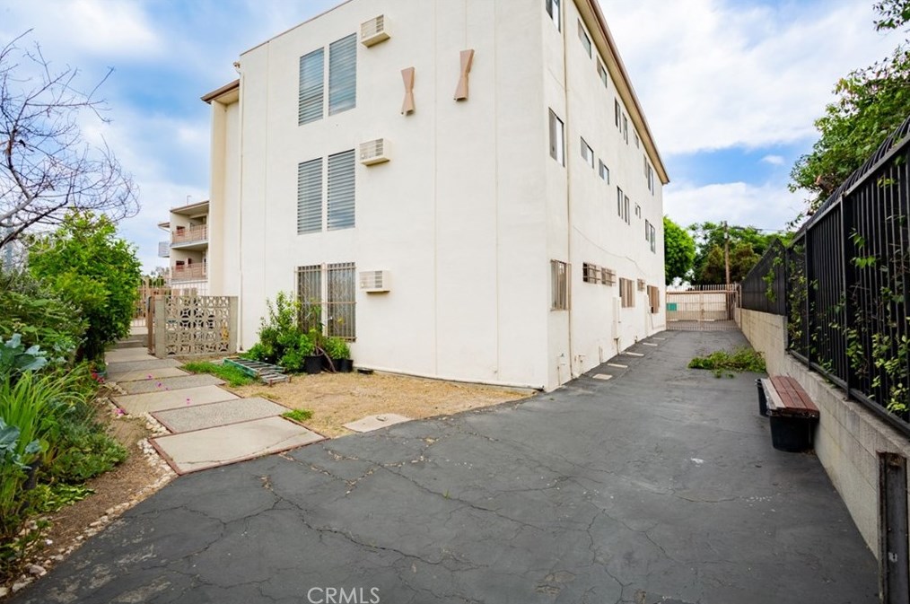 571 Fairview Ave, Los Angeles CA  90033-1647 exterior