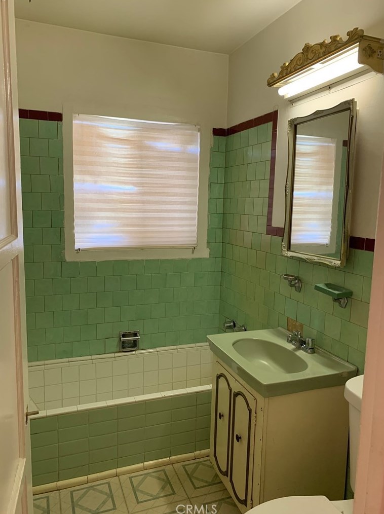 10323 Paloma Ave, Los Angeles CA  90002-3262 exterior