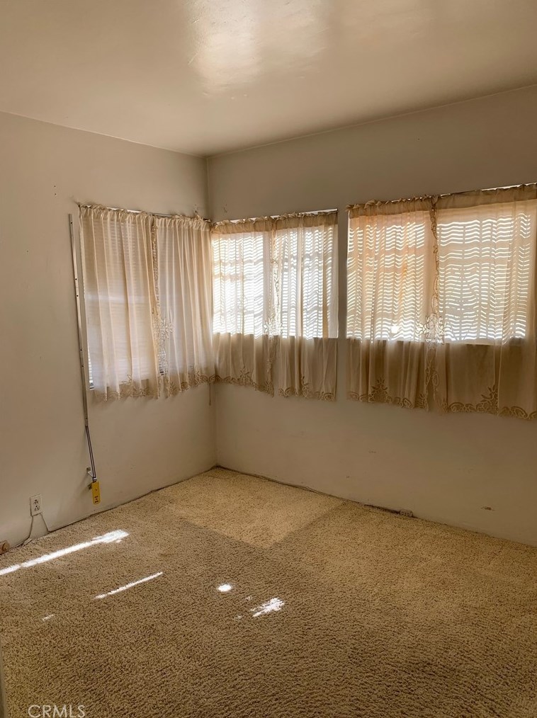 10323 Paloma Ave, Los Angeles CA  90002-3262 exterior