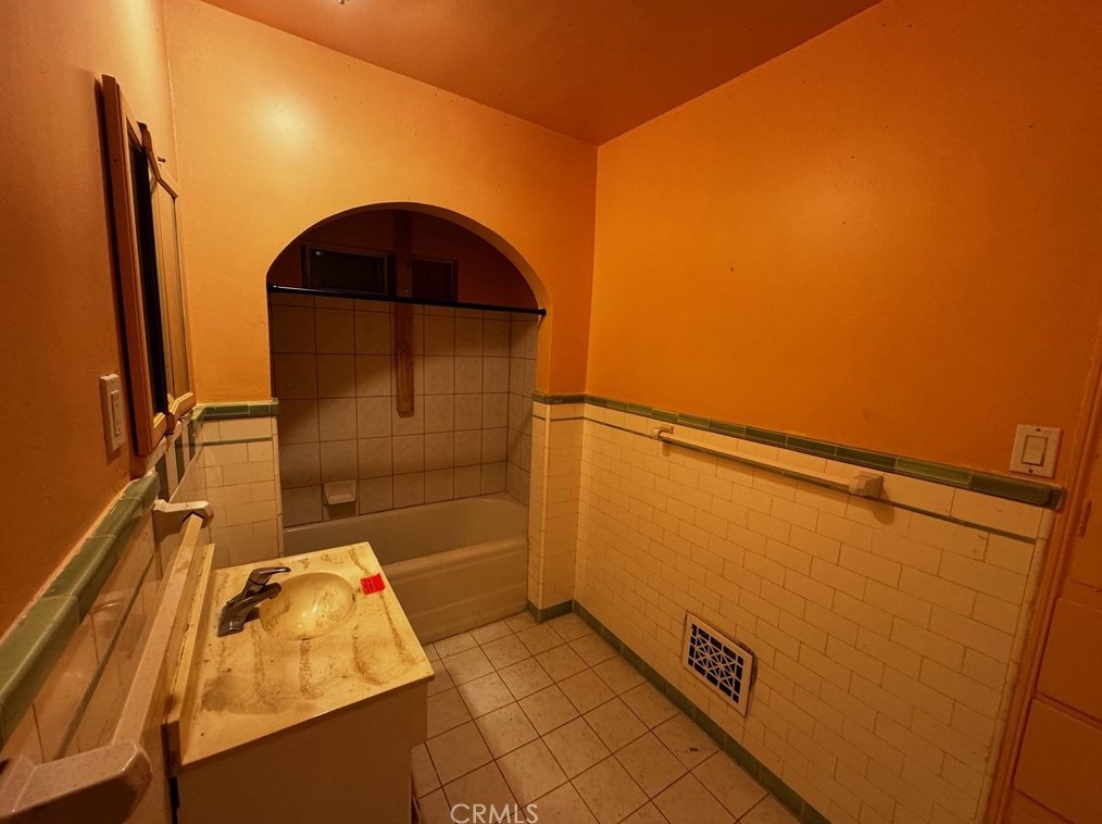 2528 Catherine Rd, Altadena CA  91001-2305 exterior