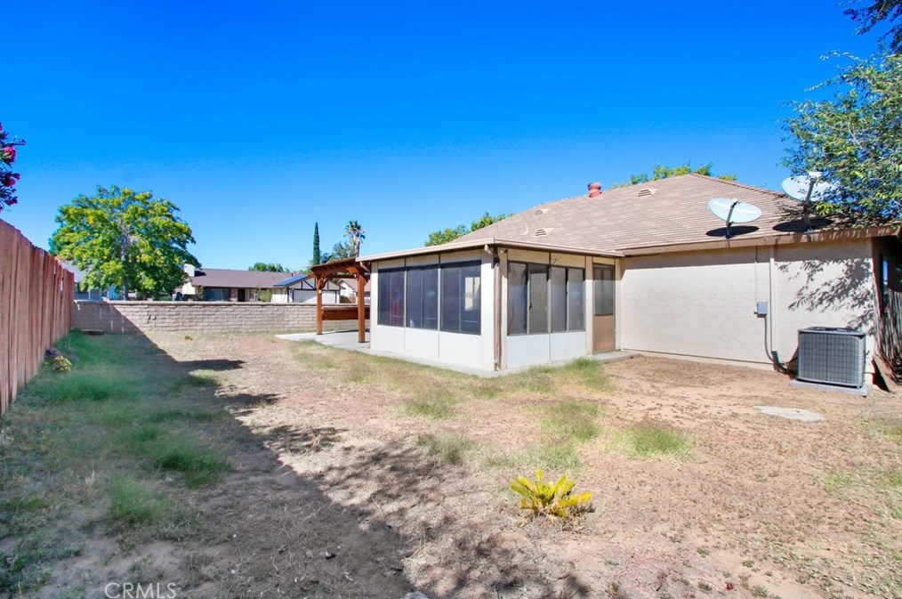 1806 Avenue, Palmdale CA  93551-2251 exterior