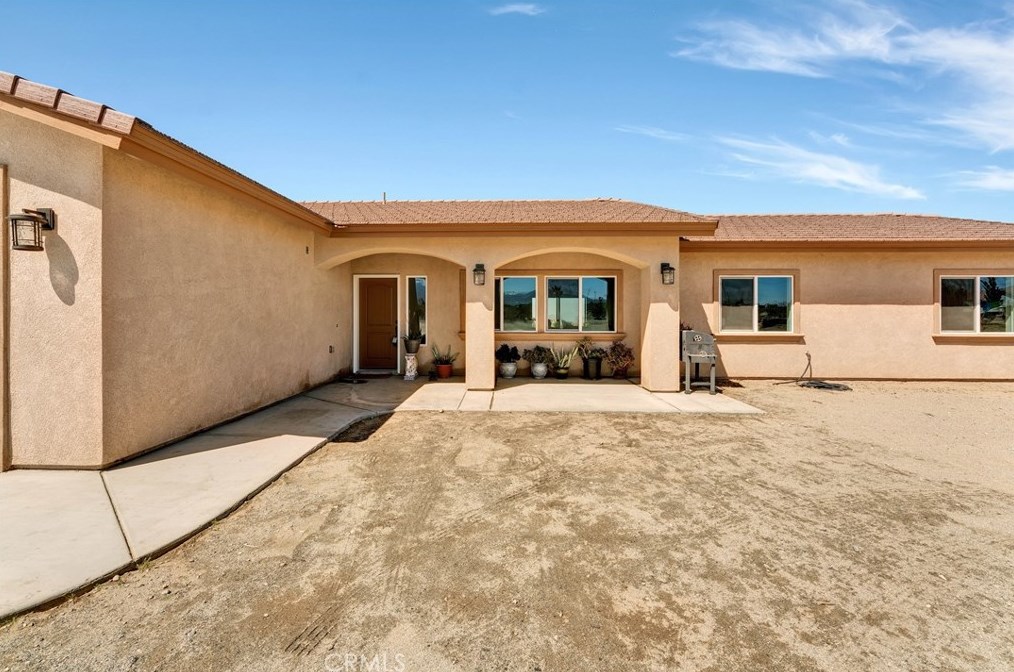 3014 Manzano Rd, Phelan CA  92371-7767 exterior