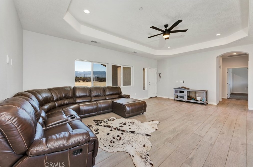 3014 Manzano Rd, Phelan CA  92371-7767 exterior