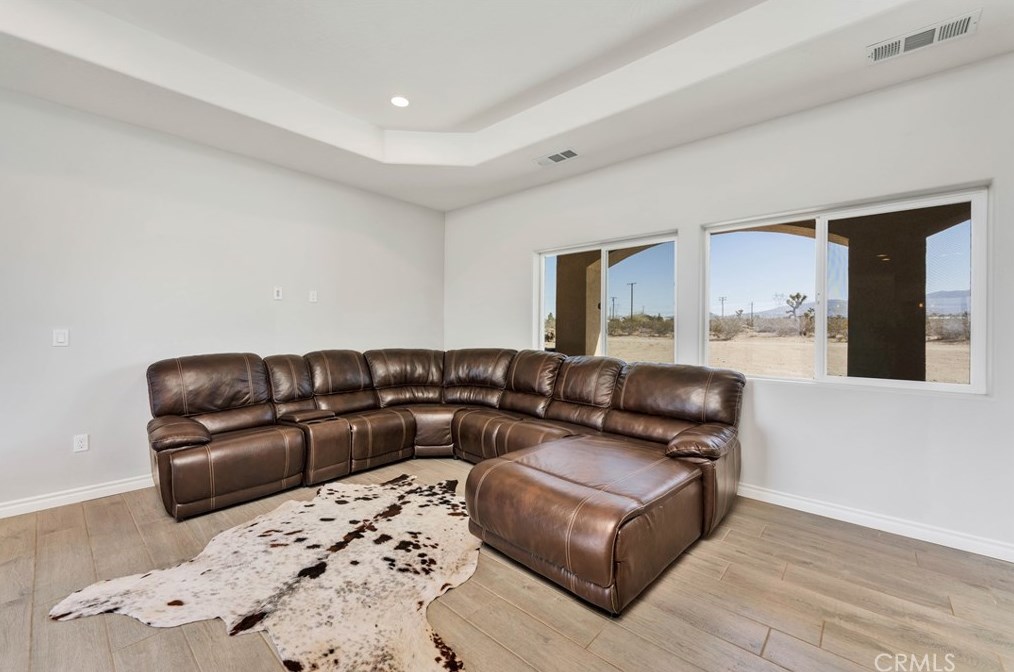 3014 Manzano Rd, Phelan CA  92371-7767 exterior