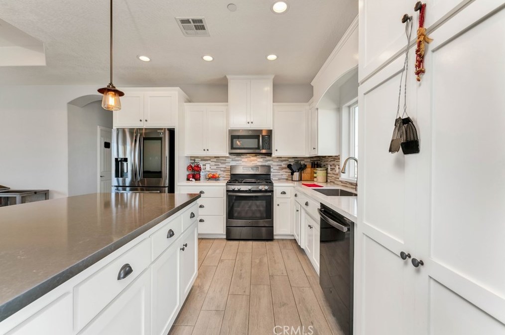 3014 Manzano Rd, Phelan CA  92371-7767 exterior