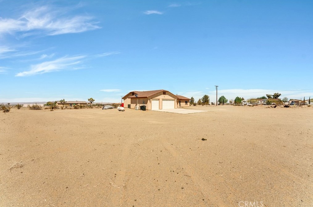 3014 Manzano Rd, Phelan CA  92371-7767 exterior