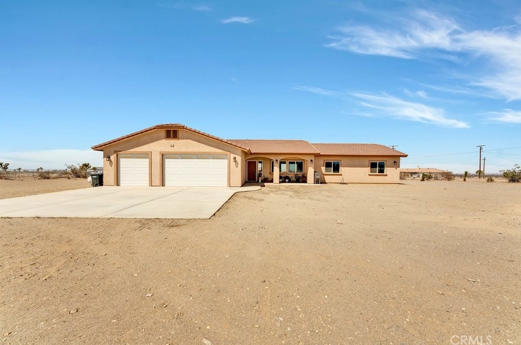 3014 Manzano Rd, Phelan CA  92371-7767 exterior
