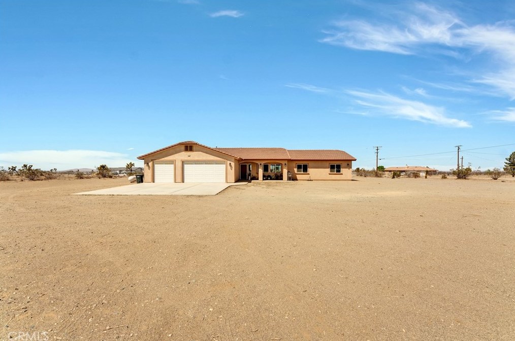 3014 Manzano Rd, Phelan CA  92371-7767 exterior
