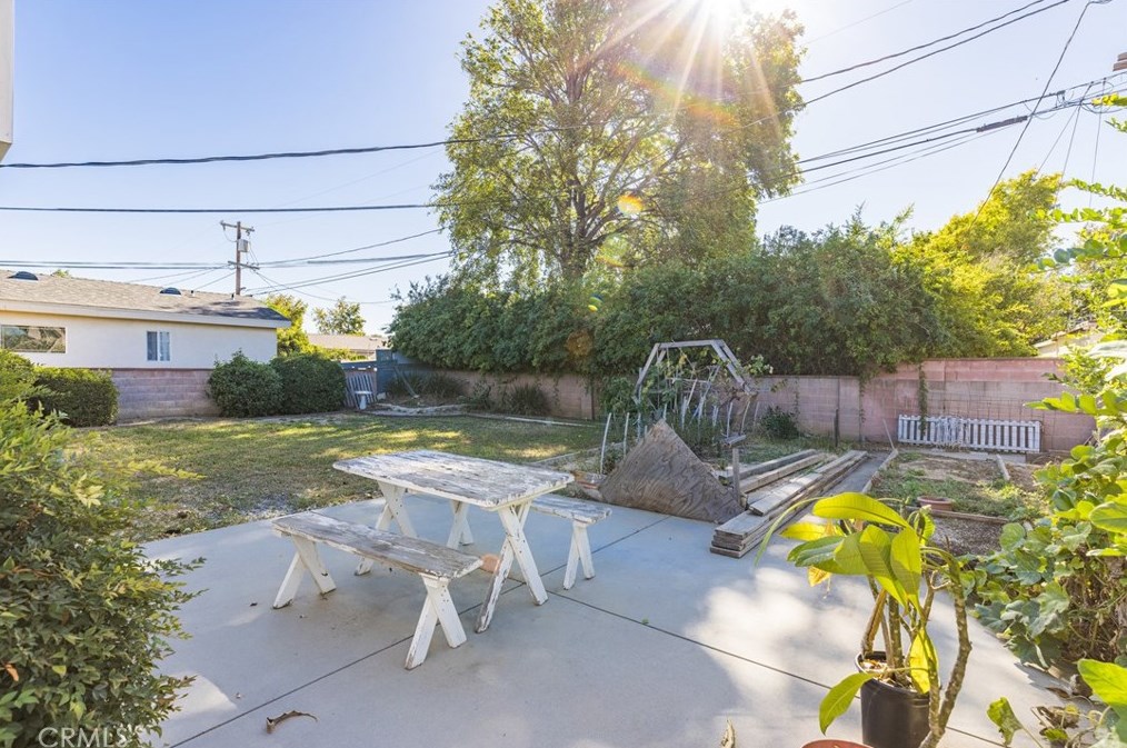 15150 Hiawatha St, San Fernando CA  91345-2515 exterior