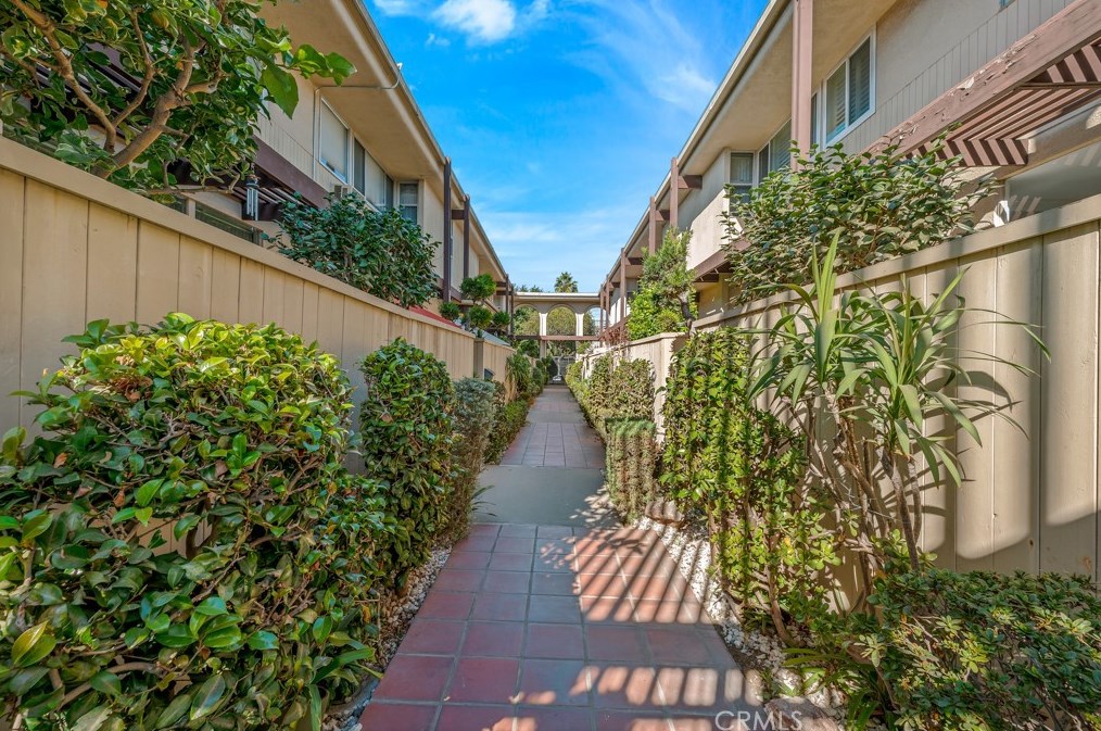 5360 Fairview Blvd, Los Angeles CA  90056-2308 exterior