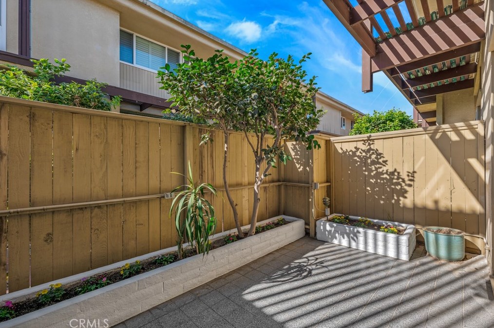 5360 Fairview Blvd, Los Angeles CA  90056-2308 exterior