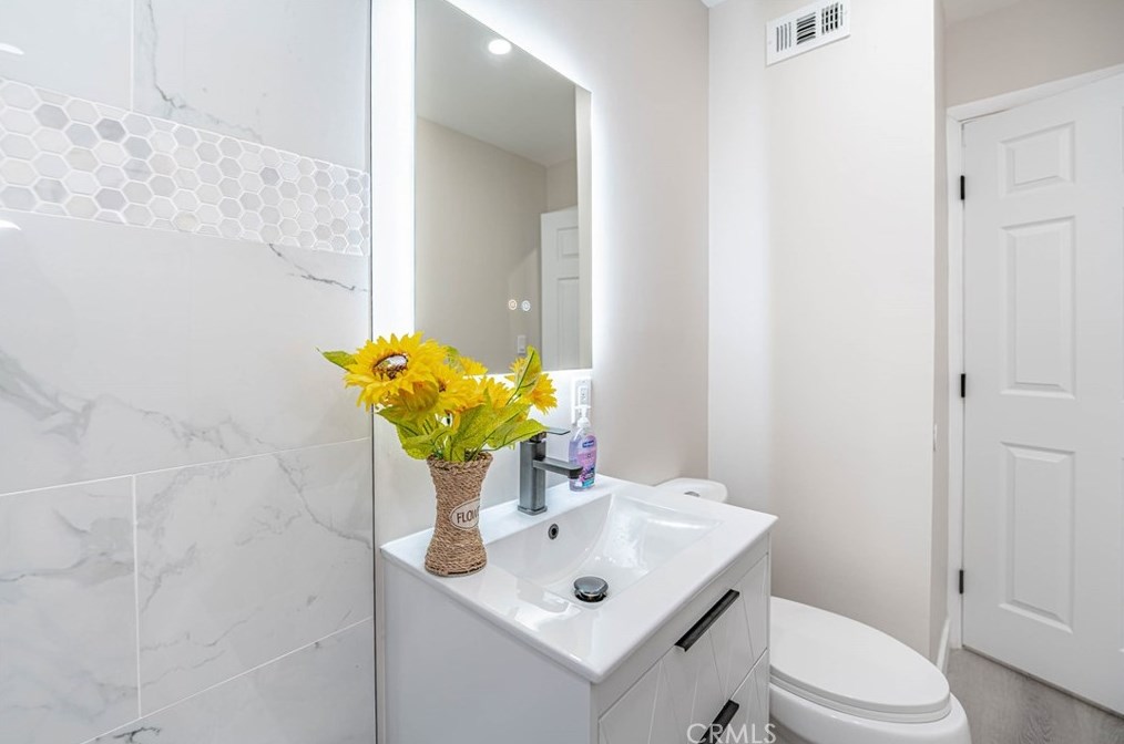 12501 Pinney St, Los Angeles CA  91331-1377 exterior