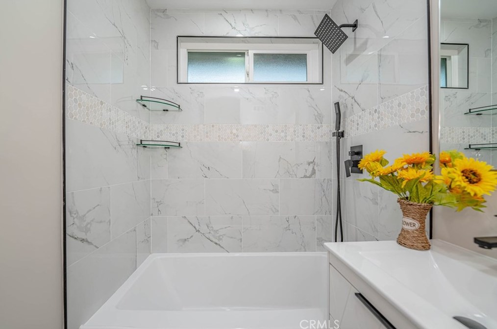 12501 Pinney St, Los Angeles CA  91331-1377 exterior