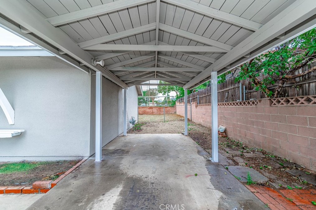 12501 Pinney St, Los Angeles CA  91331-1377 exterior