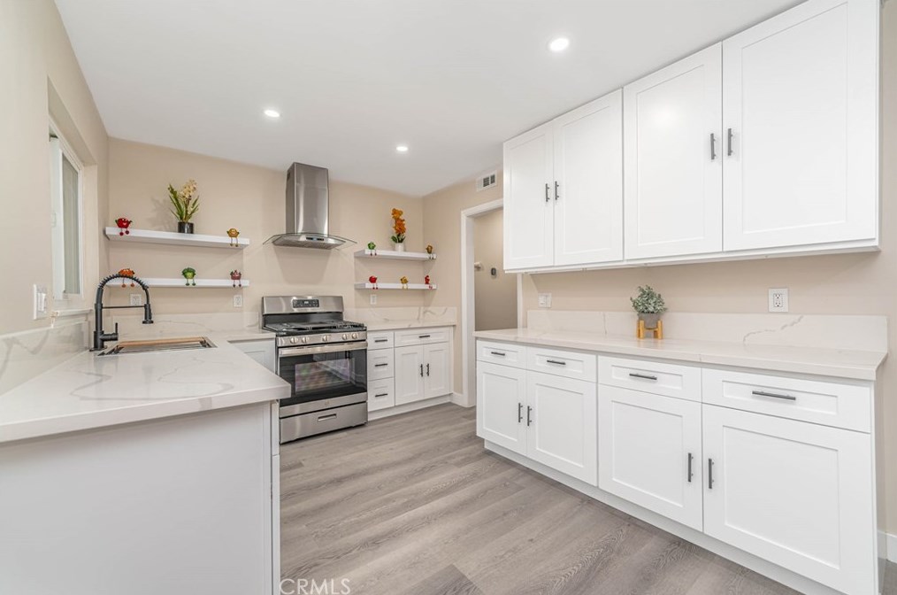12501 Pinney St, Los Angeles CA  91331-1377 exterior