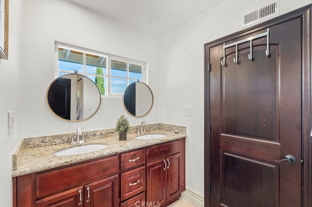 4501 Grimes Pl, Van Nuys CA  91316-4366 exterior