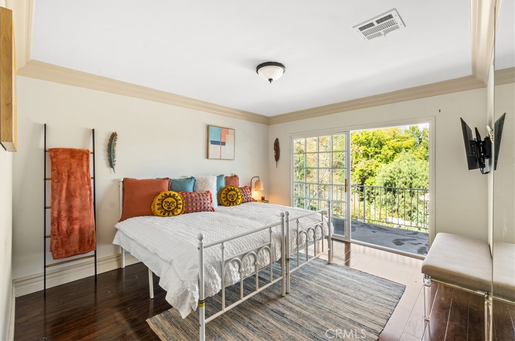 4501 Grimes Pl, Van Nuys CA  91316-4366 exterior