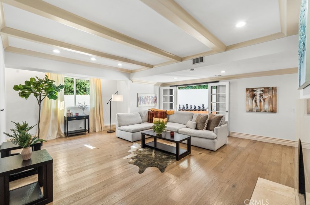 4501 Grimes Pl, Van Nuys CA  91316-4366 exterior