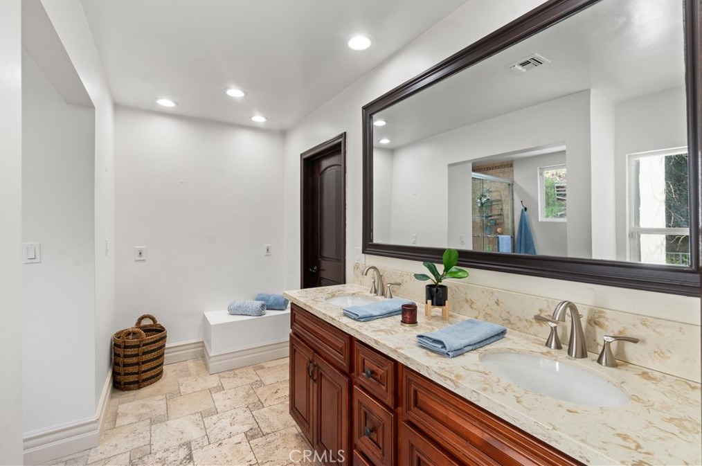 4501 Grimes Pl, Van Nuys CA  91316-4366 exterior